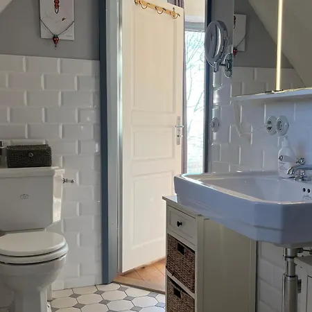 Reetdachhaus Warft Simmerdeis - Maisonettewohnung Apartment Oldenswort